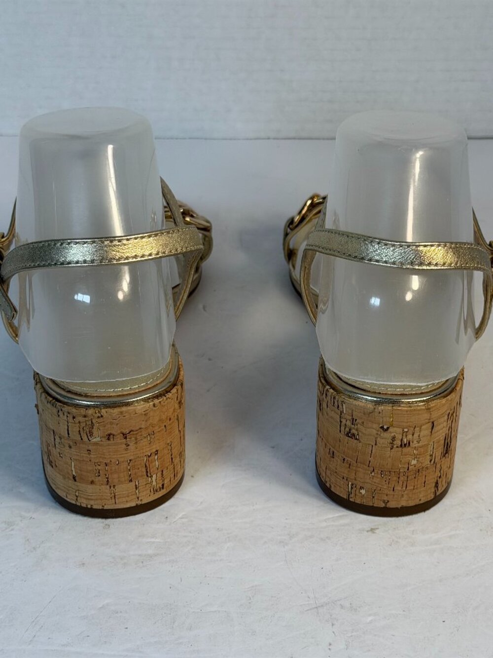 Women's size 8 Golden sandals - Picture 10 of 16